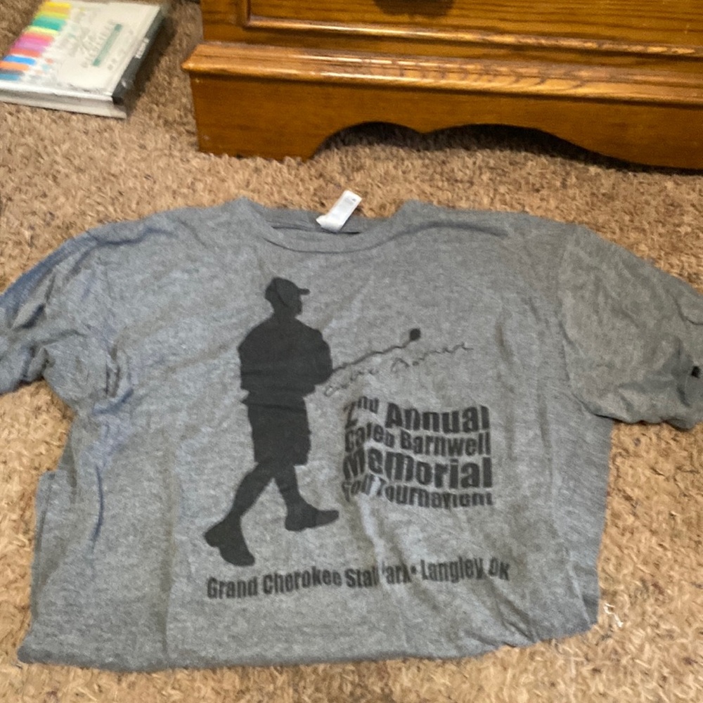 Grey short sleeved tee